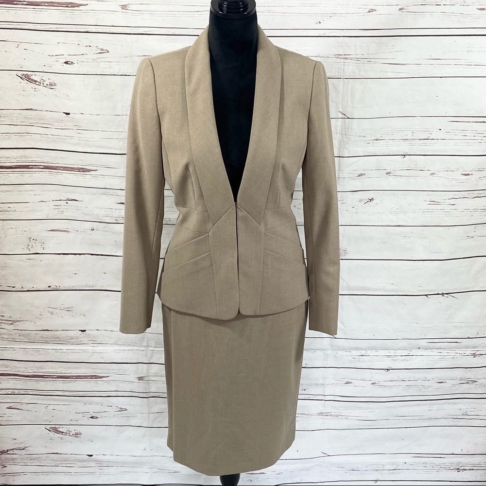 Tahari Asl Women's 2PC Skirt Suit Tan size 4
